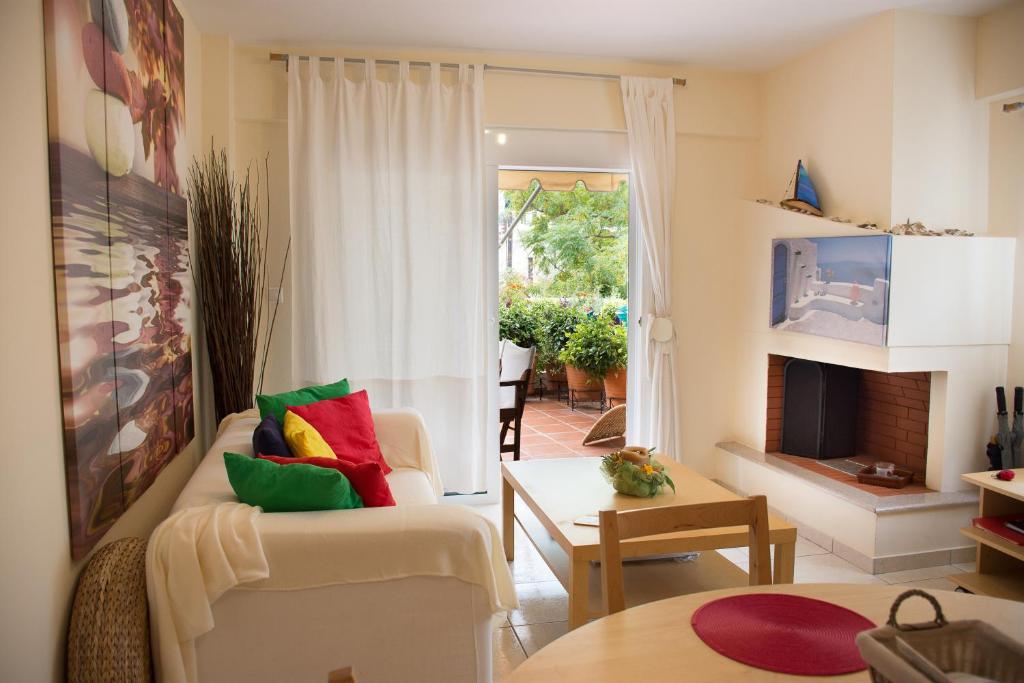 Postel nebo postele na pokoji v ubytování Cozy Maisonette