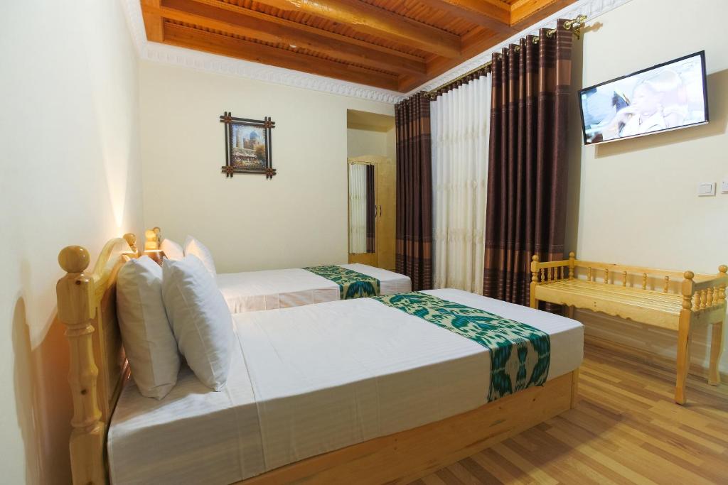 Ένα ή περισσότερα κρεβάτια σε δωμάτιο στο Hotel SHOHRUD