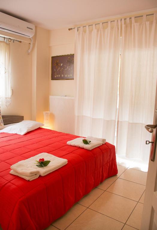 Postel nebo postele na pokoji v ubytování Cozy Maisonette