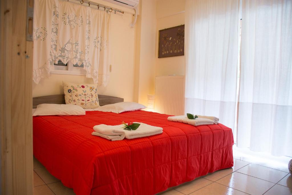 Postel nebo postele na pokoji v ubytování Cozy Maisonette