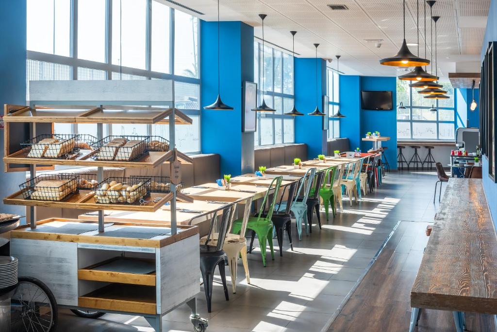 Restaurace v ubytování Madrid Airport Suites, Affiliated by Meliá