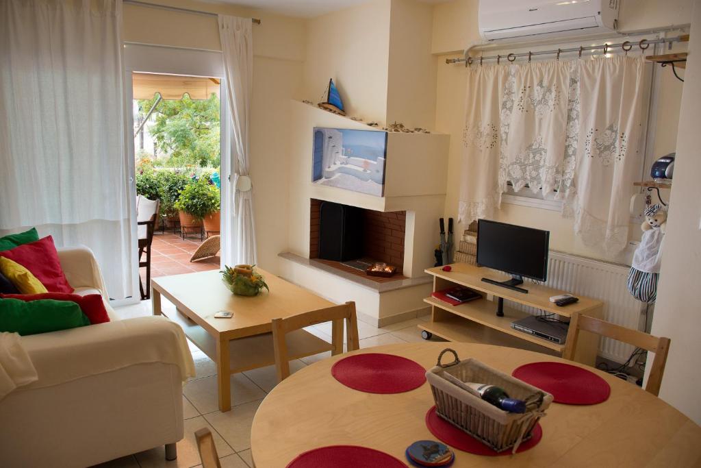 TV a/nebo společenská místnost v ubytování Cozy Maisonette
