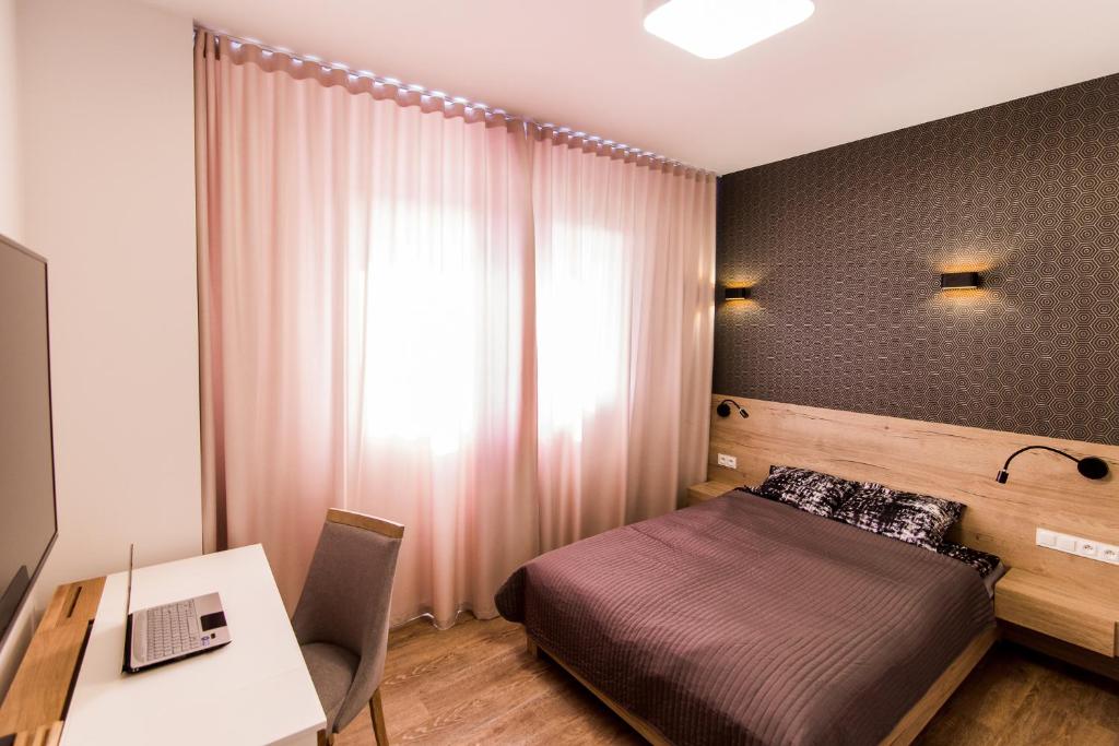Posteľ alebo postele v izbe v ubytovaní Apartamenty City Tower od WroclawApartament-pl