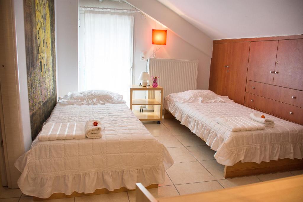 Postel nebo postele na pokoji v ubytování Cozy Maisonette