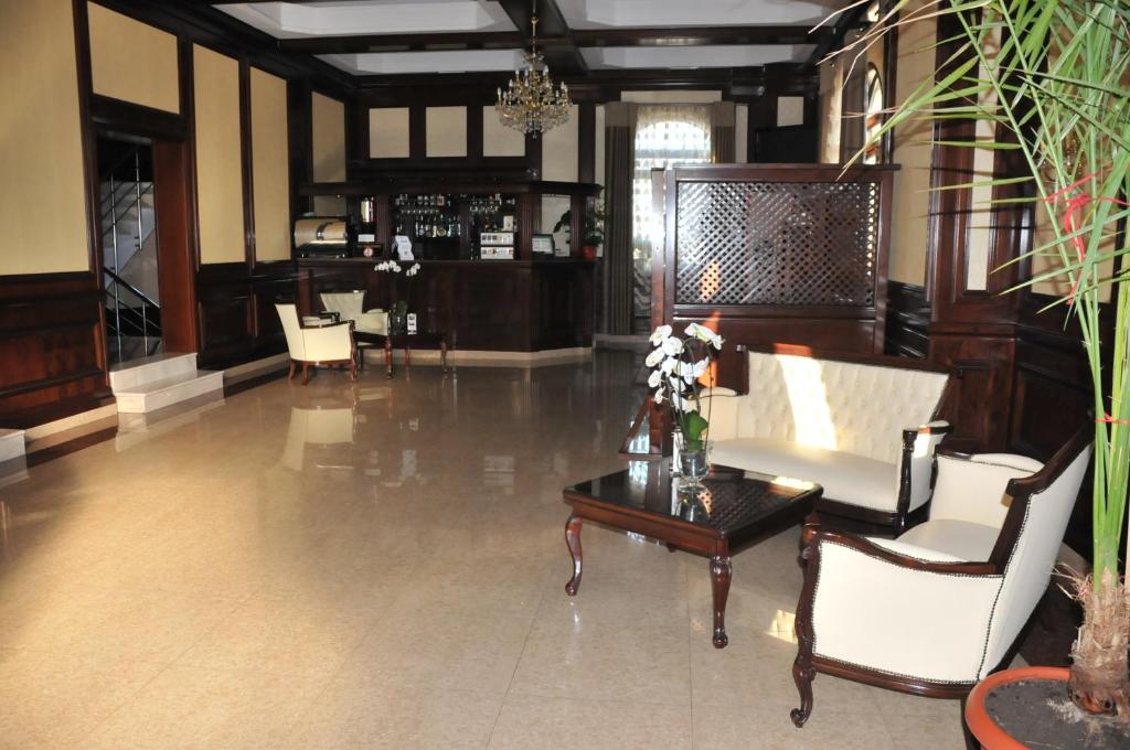 Posezení v ubytování Grand Hotel Orient Braila