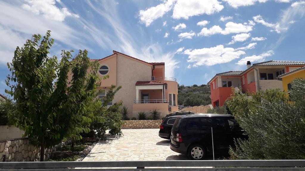 Budova, v ktorej sa vila nachádza