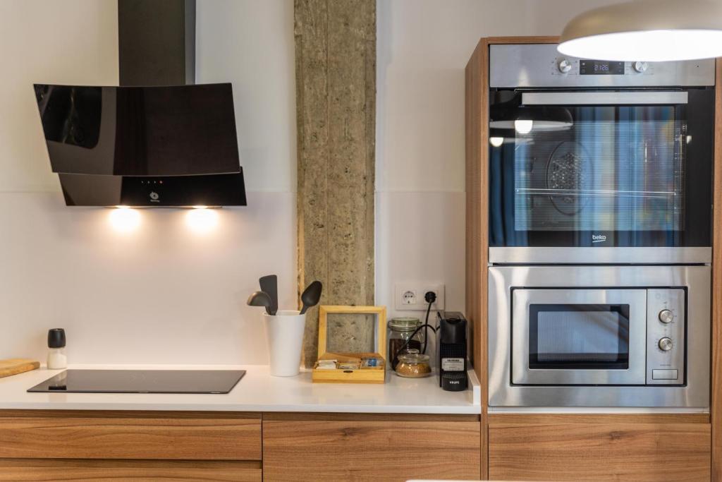 Kuchyňa alebo kuchynka v ubytovaní Luxury Apartment Soho by Nagoa Homes