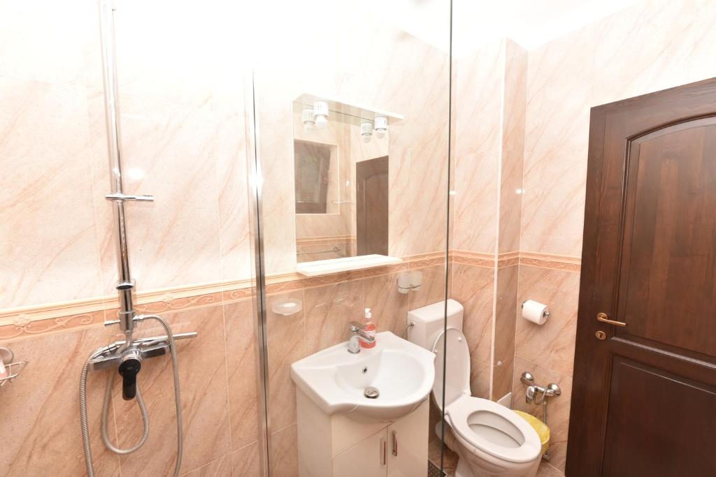 Koupelna v ubytování Casa Andrei