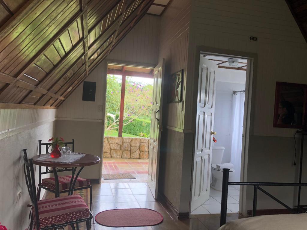 Fotografie z fotogalerie ubytování Hortensias Chalets Vara blanca v destinaci Heredia