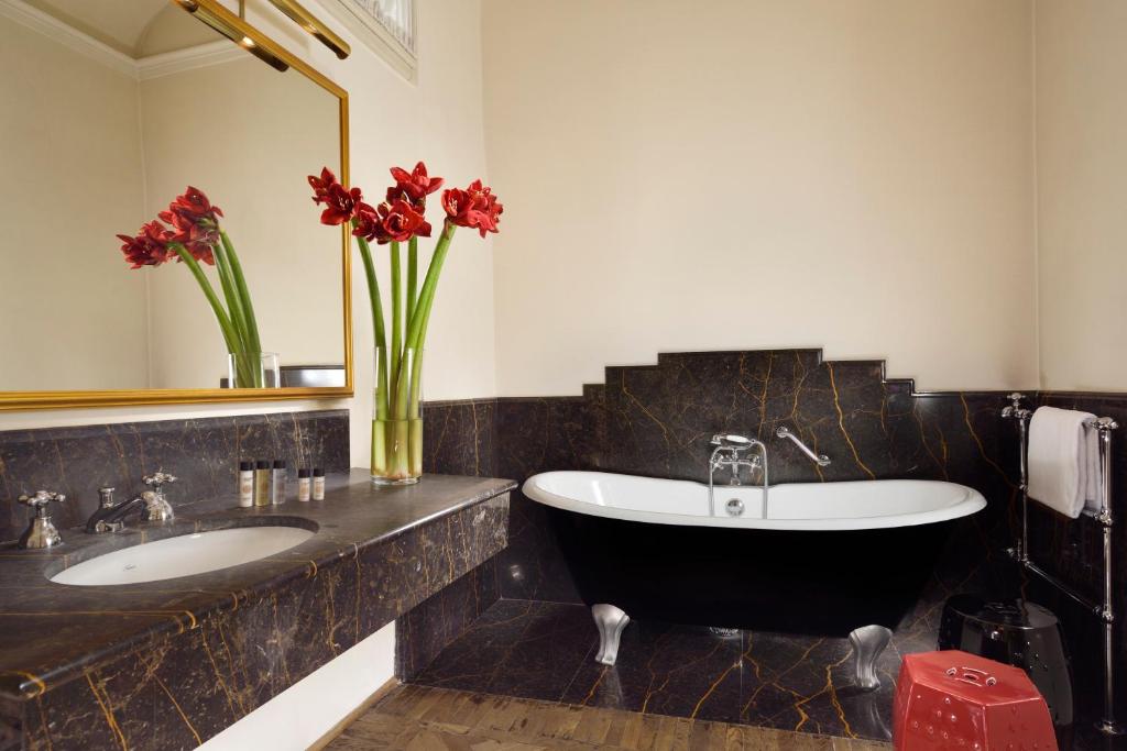 Al Palazzo del Marchese di Camugliano Residenza d'Epoca - Resim 32