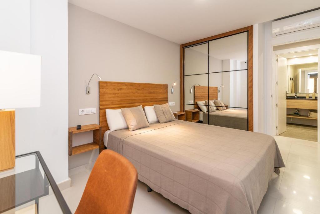 Cama o camas de una habitación en Luxury Apartment Alcazaba by Nagoa Homes