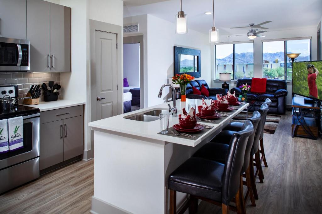Kuchyň nebo kuchyňský kout v ubytování Luxury Condos by Meridian CondoResorts- Scottsdale