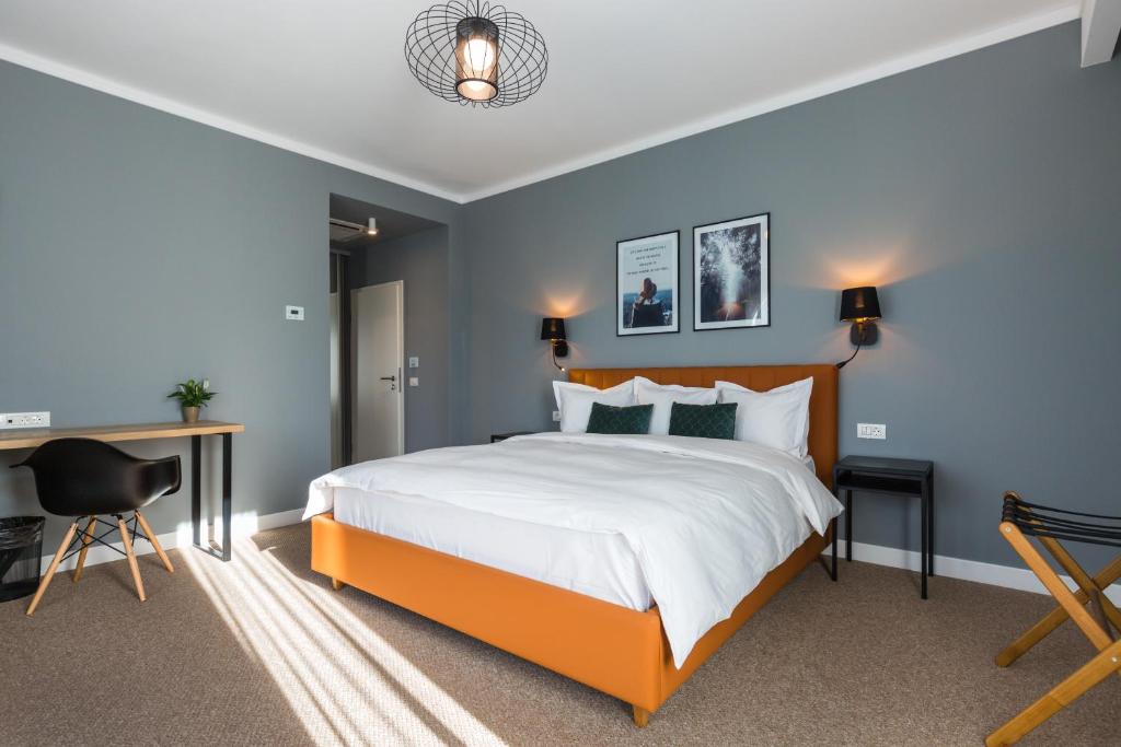 UpperHouse Suites & More - Superior Double Room With City View