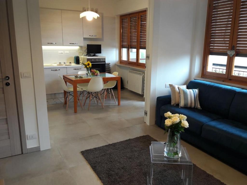 a living room with a blue couch and a table at casa Fantulìn Mare in Laigueglia