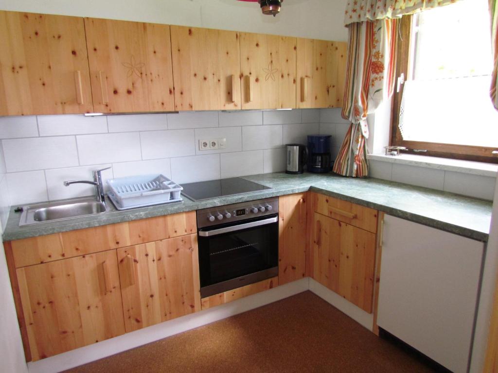 Kuchyň nebo kuchyňský kout v ubytování Ferienhaus Bergfee