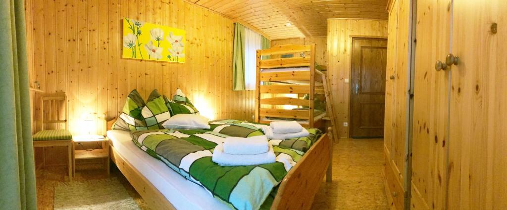 Postel nebo postele na pokoji v ubytování Ferienhaus Bergfee