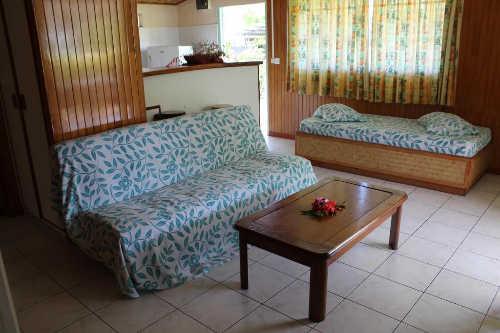 a living room with a couch and a table at Fare Edith Moorea in Haapiti