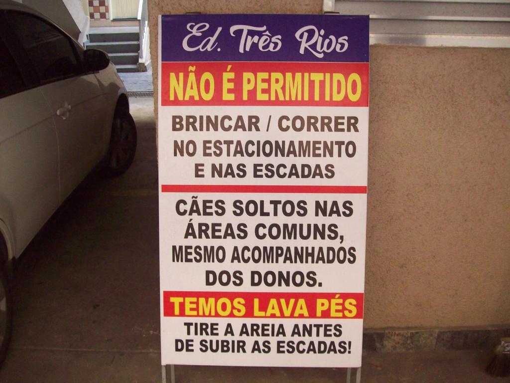  APARTAMENTO A 200 M DA PRAIA DO FORTE -PRÉDIO TRÊS RIOS