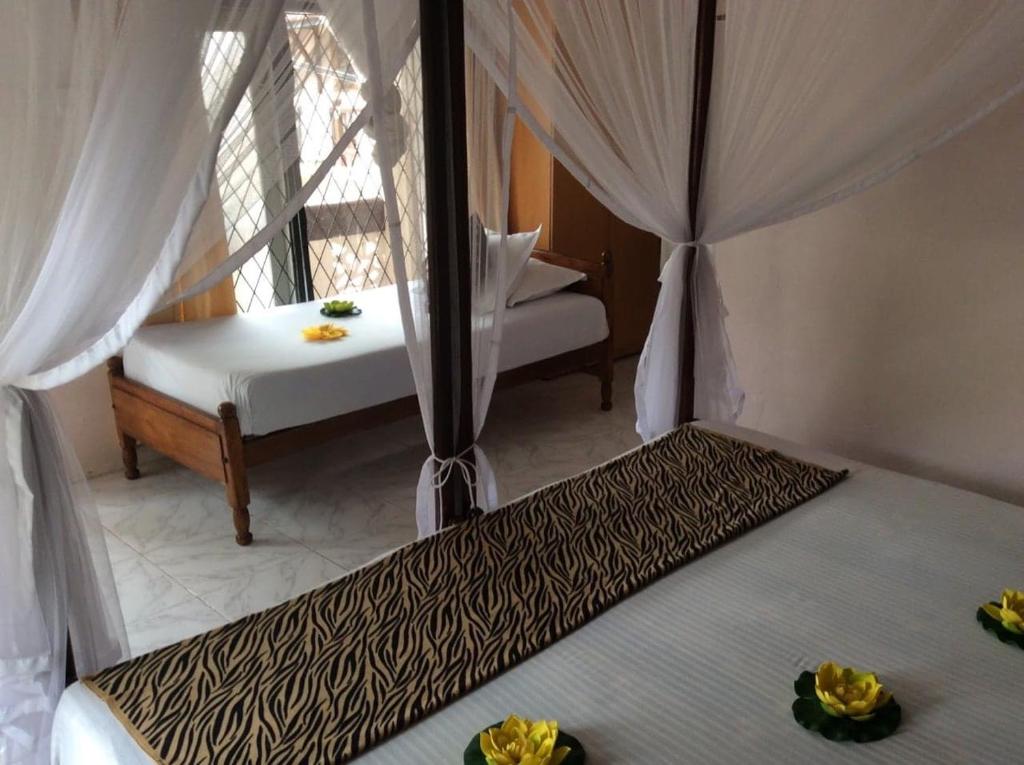 Postel nebo postele na pokoji v ubytování Wijenayake's - Beach Haven Guest House - Galle Fort