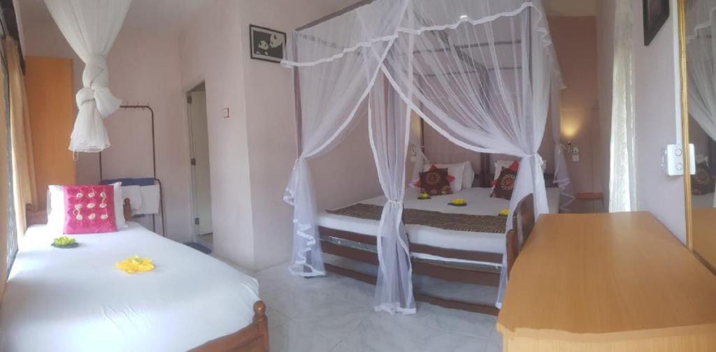 Postel nebo postele na pokoji v ubytování Wijenayake's - Beach Haven Guest House - Galle Fort