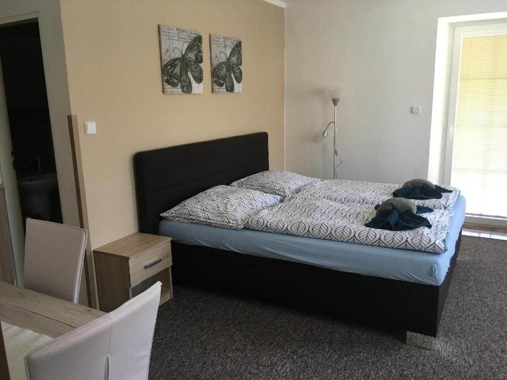 Postel nebo postele na pokoji v ubytování Penzion Chlumec