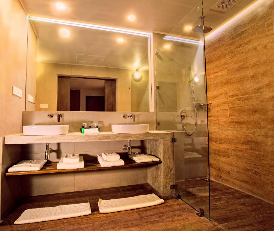 Koupelna v ubytování Sevana City Hotel