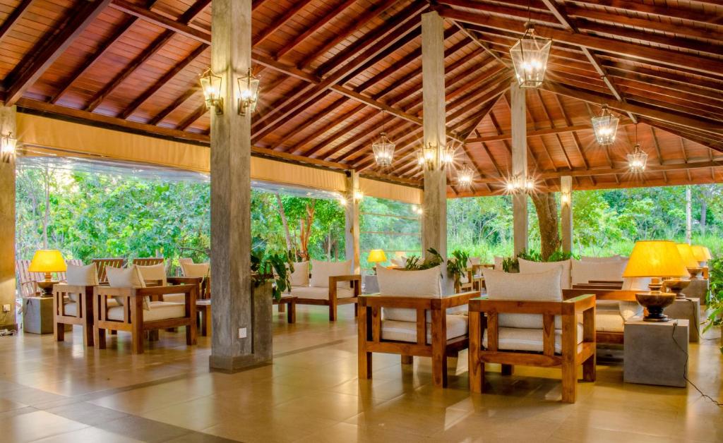 Posezení v ubytování Amaara Forest Hotel Sigiriya