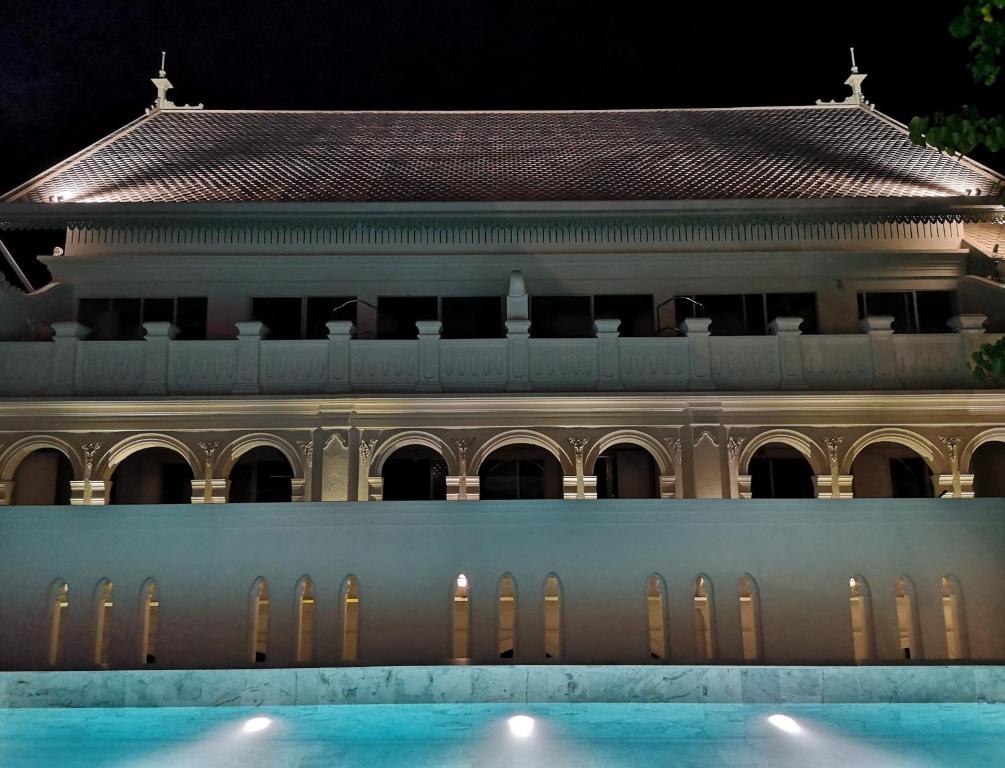 Hồ bơi trong/gần The Inside House