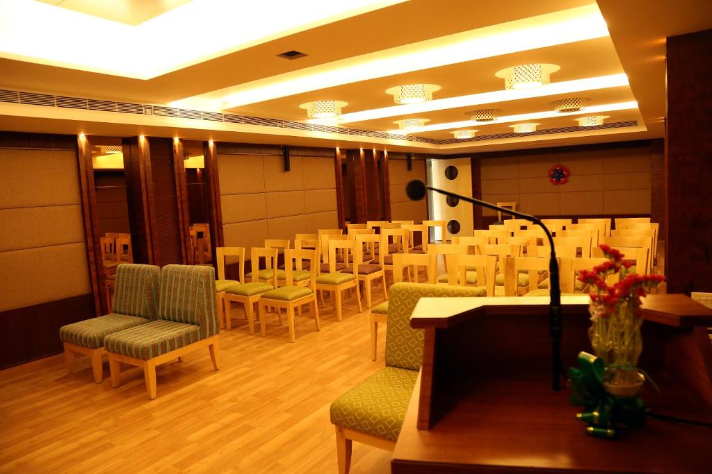 Posezení v ubytování KVM Hotels Srirangam