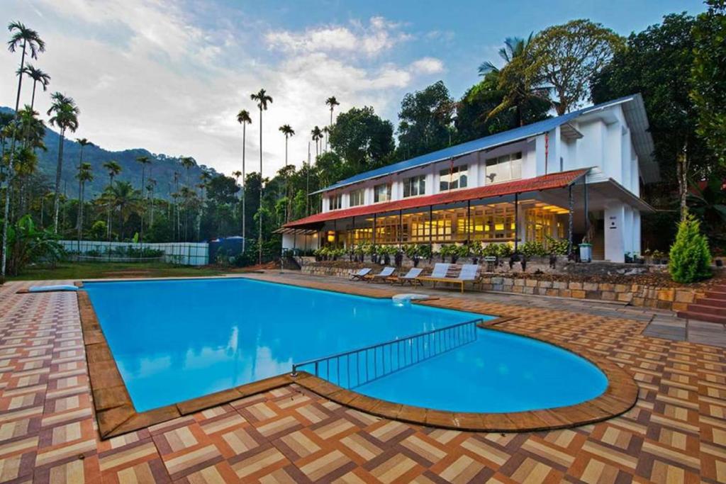 Bazén v ubytování Vythiri Holiday Resort, Wayanad nebo v jeho okolí