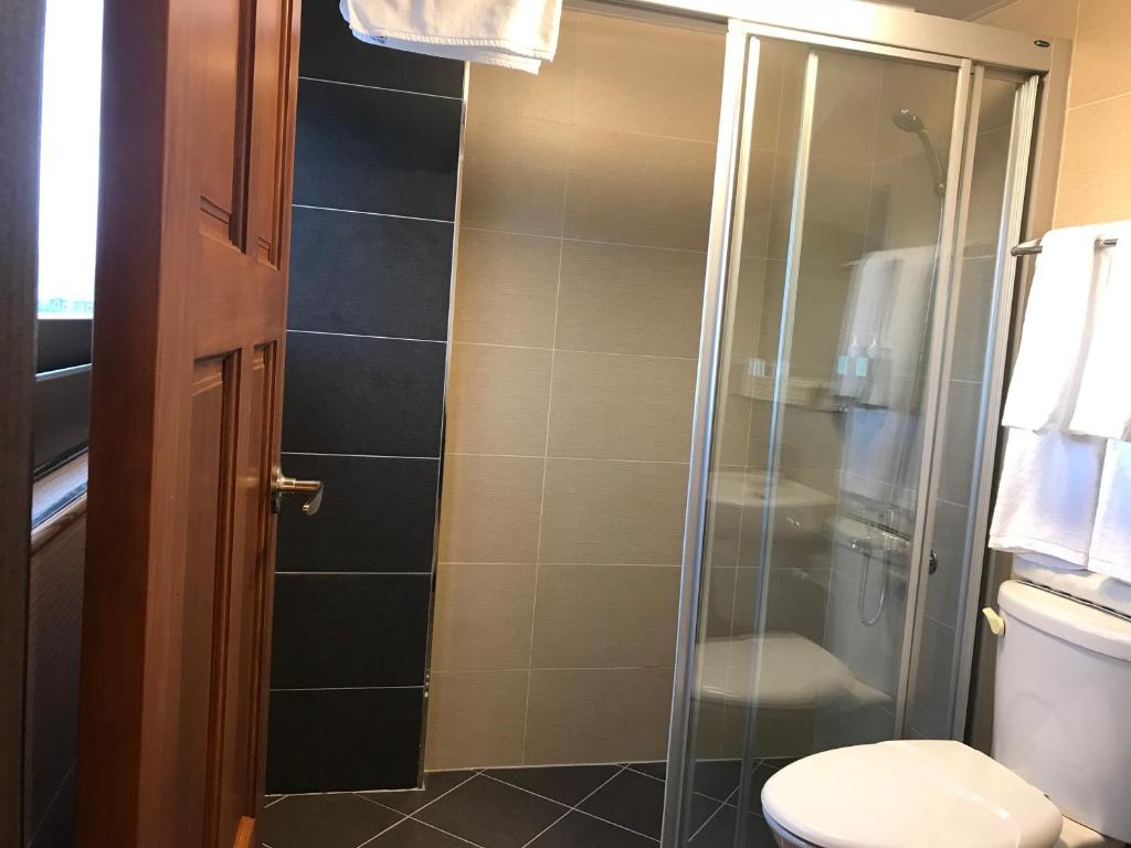 Koupelna v ubytování Moo House