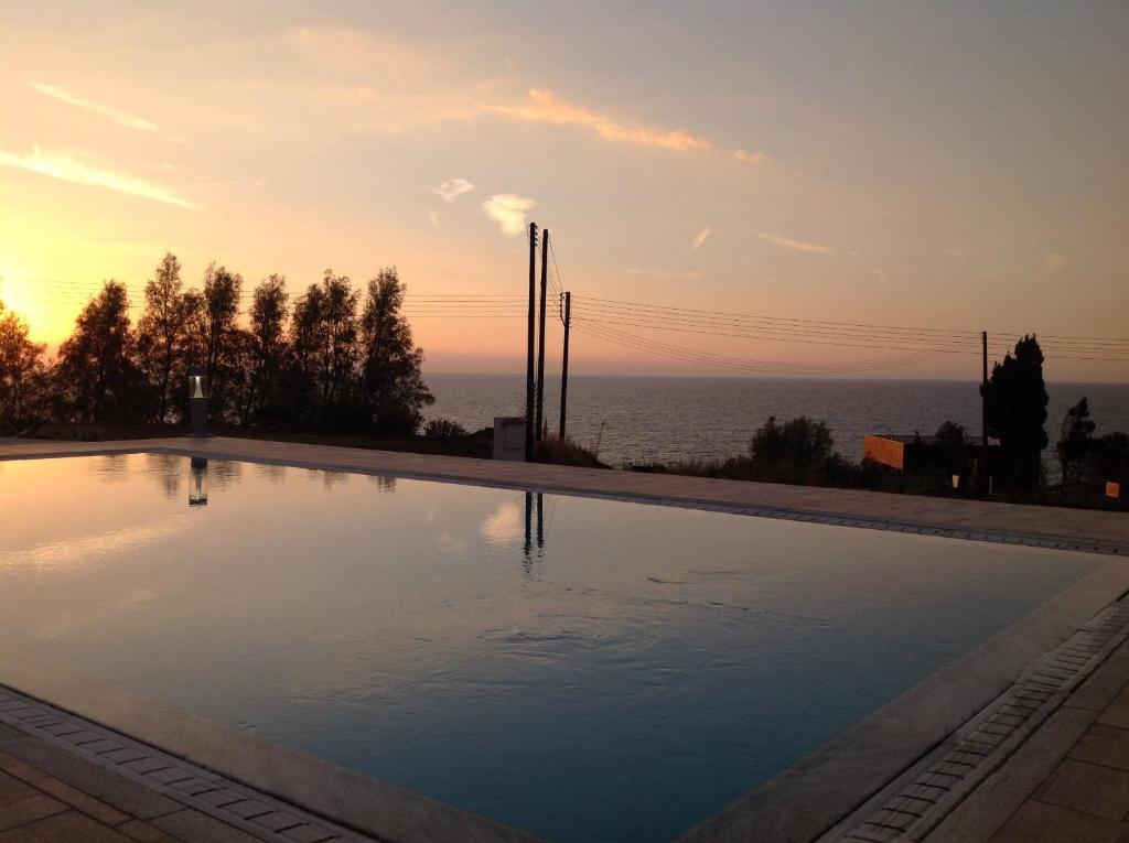 Bazén v ubytování Pomos Idol Exceptional Beach Villa nebo v jeho okolí