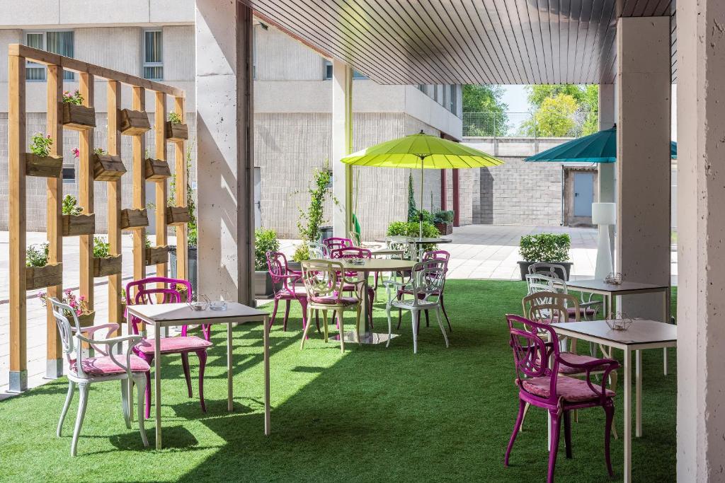 Restaurace v ubytování Madrid Airport Suites, Affiliated by Meliá