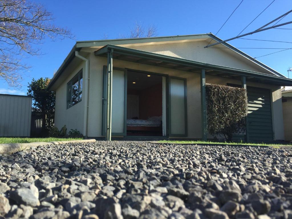 Cosy, Central Greytown Sleepout - Resim 12