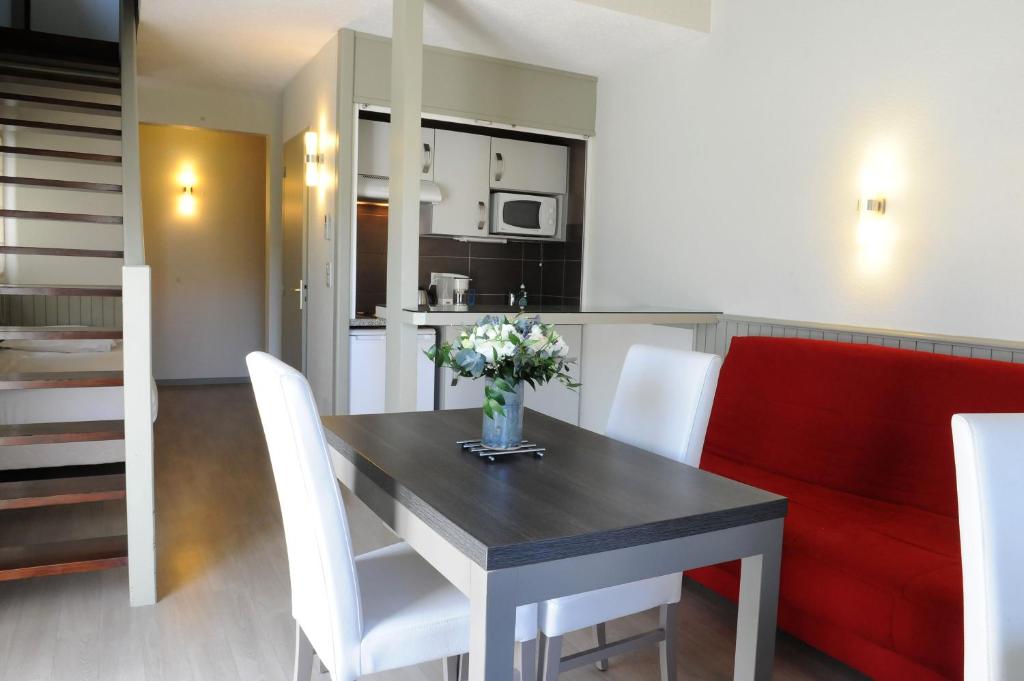 Kuchyň nebo kuchyňský kout v ubytování Hotel & Appartements Gochoki