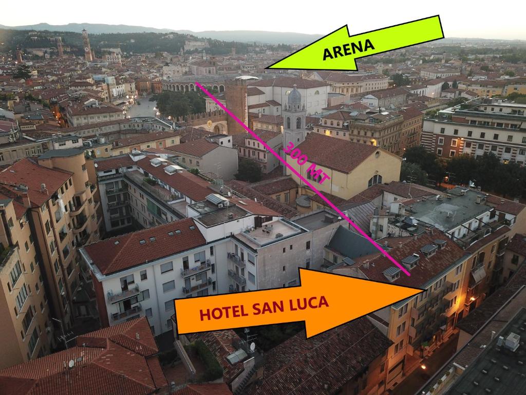 Nespecifikovaný výhled na destinaci Verona nebo výhled na město při pohledu z hotelu