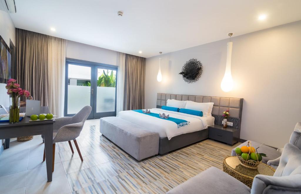 Postel nebo postele na pokoji v ubytování Damrei Angkor Hotel