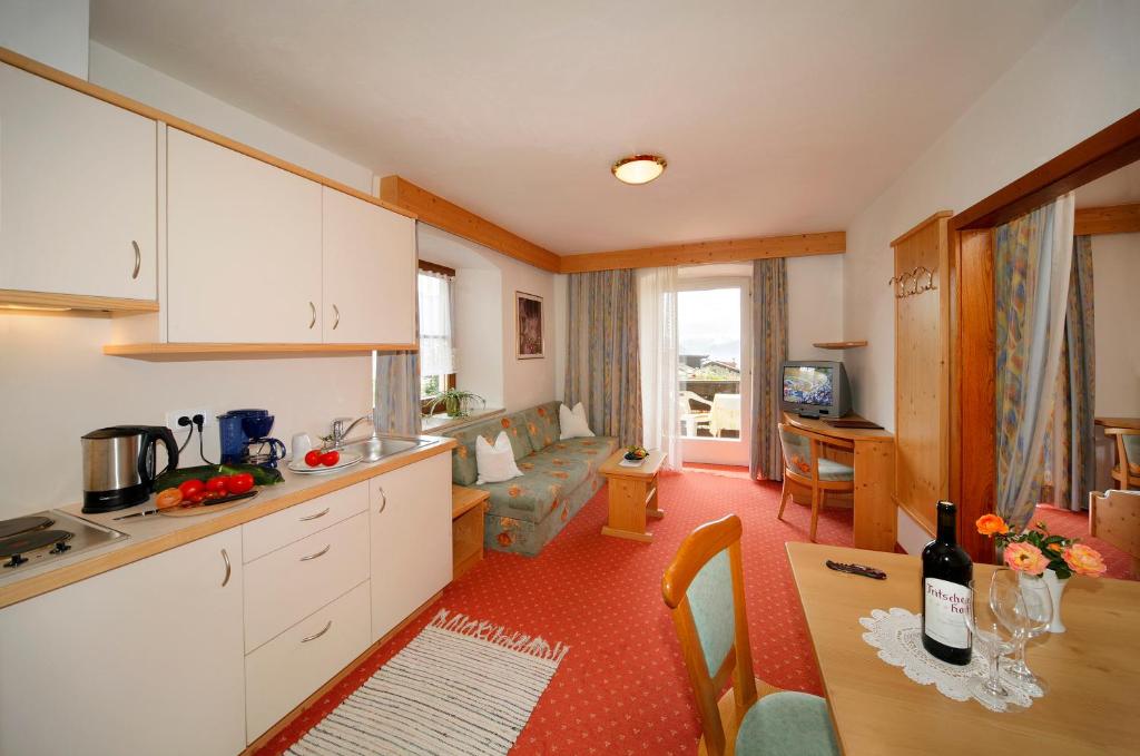 Kuchyň nebo kuchyňský kout v ubytování Garni-Hotel Tritscherhof