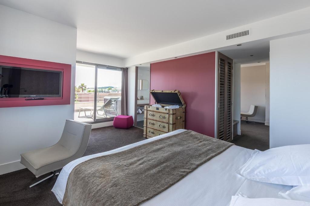 Postel nebo postele na pokoji v ubytování Oz'Inn Hôtel & Spa