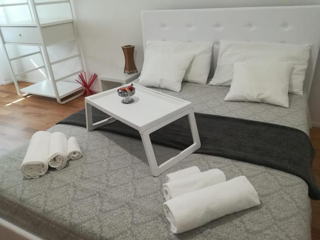 Postel nebo postele na pokoji v ubytování Meraki B&B