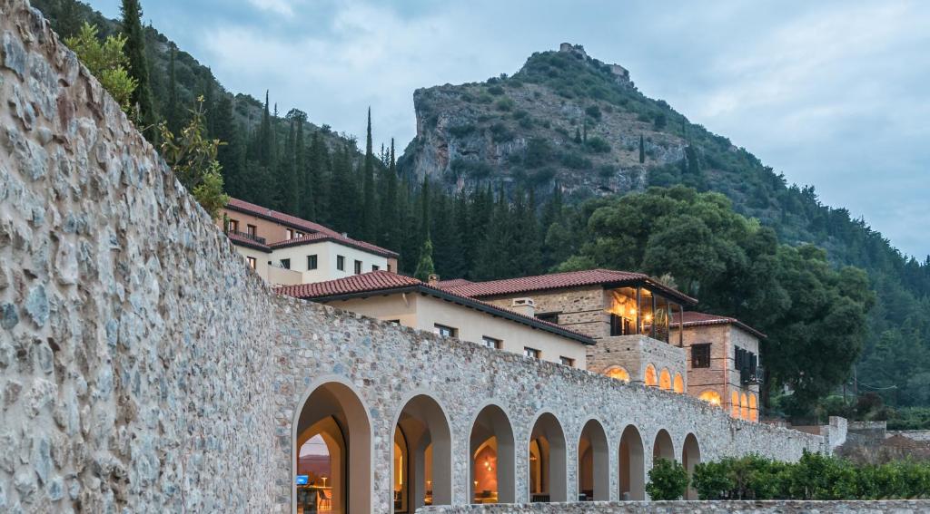 Nespecifikovaný výhled na hory nebo výhled na hory při pohledu z hotelu