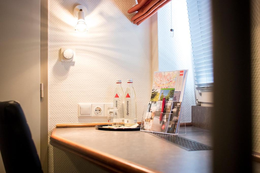 Kuchyň nebo kuchyňský kout v ubytování Kochs Stadthotel