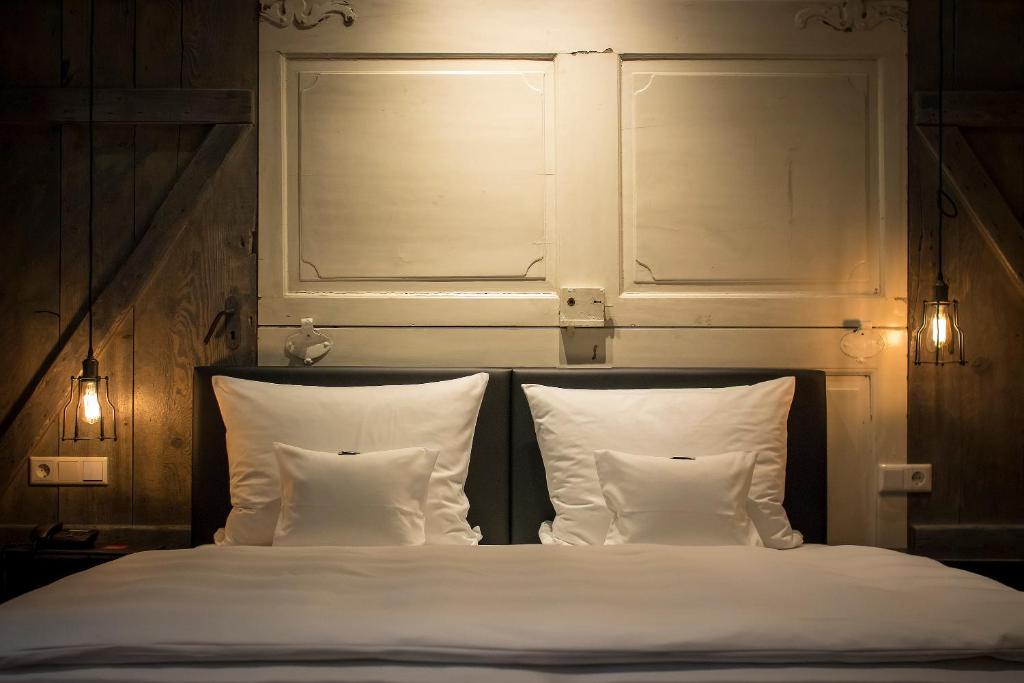 Postel nebo postele na pokoji v ubytování Kochs Stadthotel
