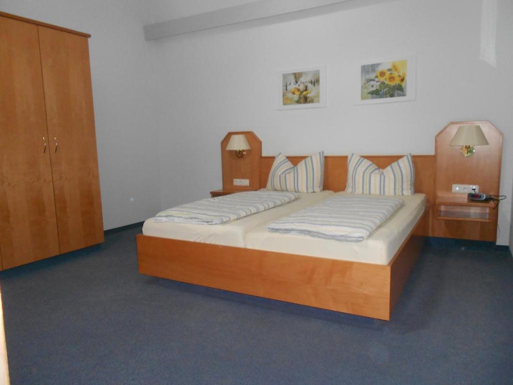 Postel nebo postele na pokoji v ubytování Hotel Fortuna