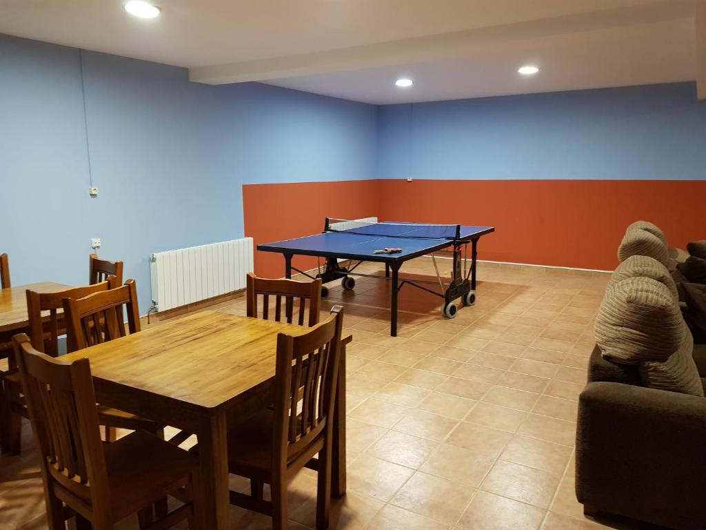 Stolní tenis v ubytování Casa Rural Eguzkilore nebo okolí