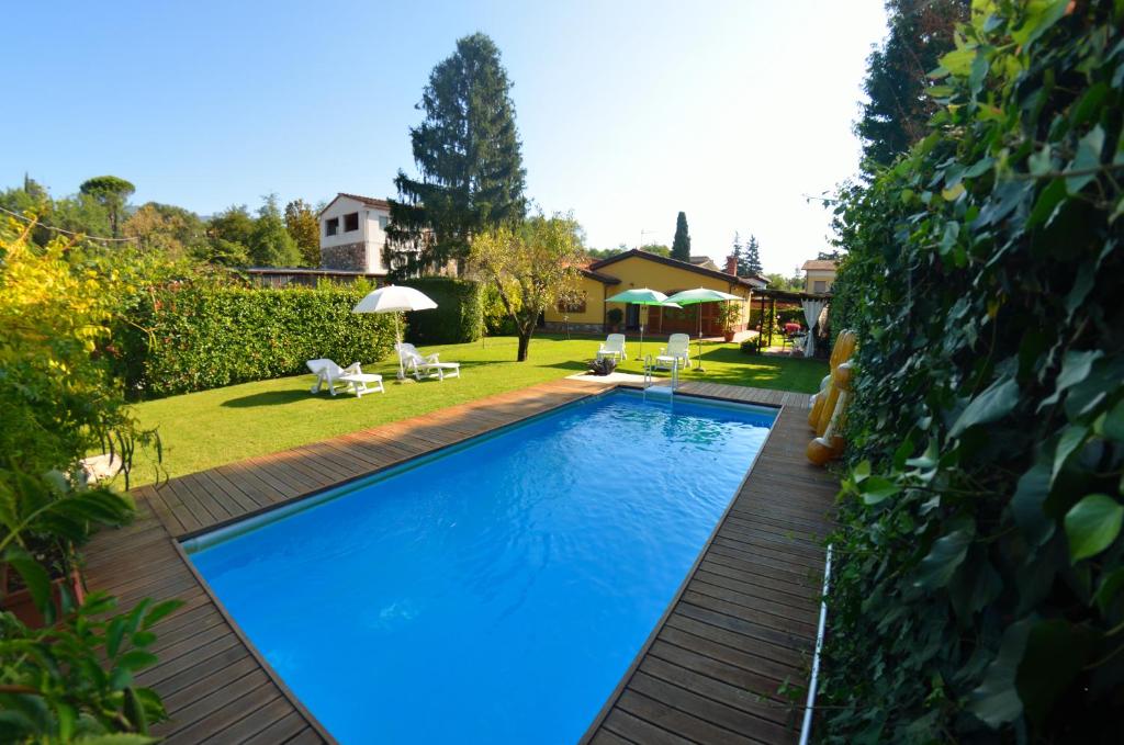 a swimming pool in the backyard of a house at La Capannella in Lammari
