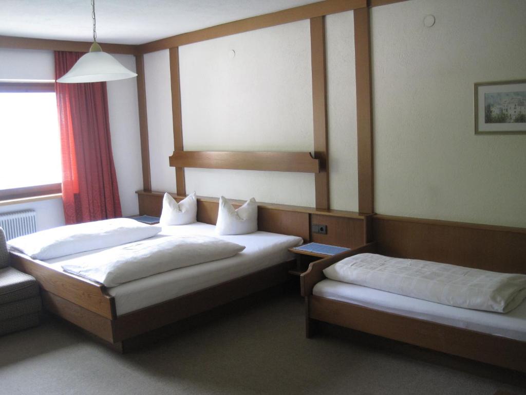 Кровать или кровати в номере Gästehaus Braunegger