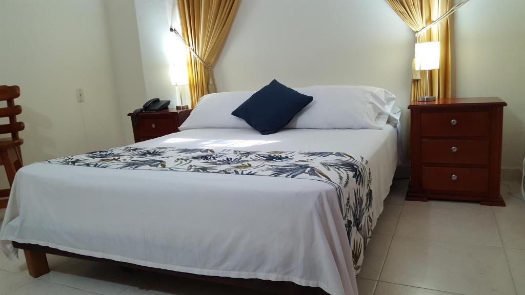 Postel nebo postele na pokoji v ubytování Hotel San Miguel Imperial