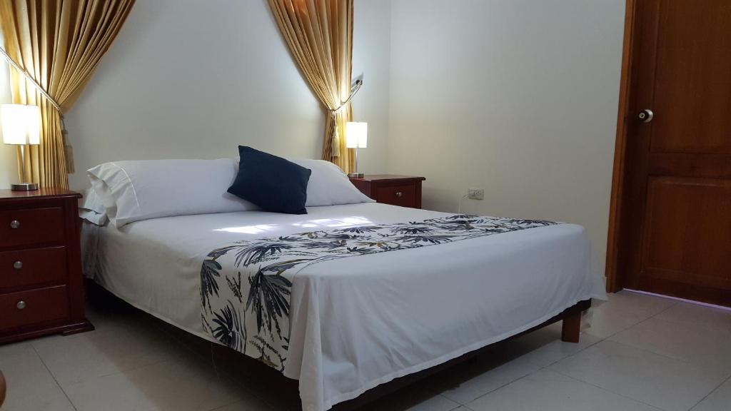 Postel nebo postele na pokoji v ubytování Hotel San Miguel Imperial