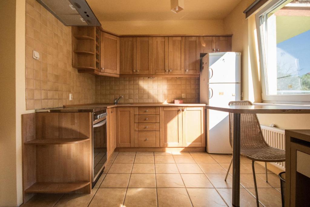 Kuchyň nebo kuchyňský kout v ubytování Metro Kabaty Studio